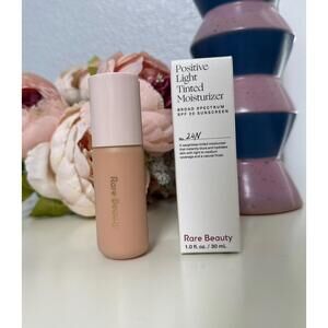 Rare Beauty Positive Light Tinted Moisturizer Broad Spectrum SPF20 Sunscreen